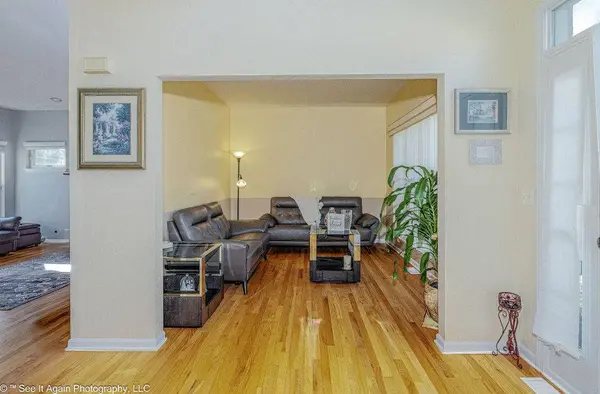 1705 Seward ST, Roselle, IL 60172