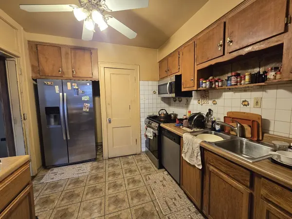 8531 S Euclid AVE, Chicago, IL 60617