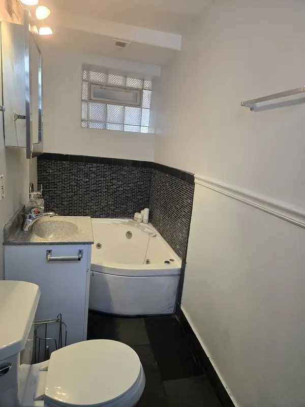 7204 S Rhodes AVE, Chicago, IL 60619