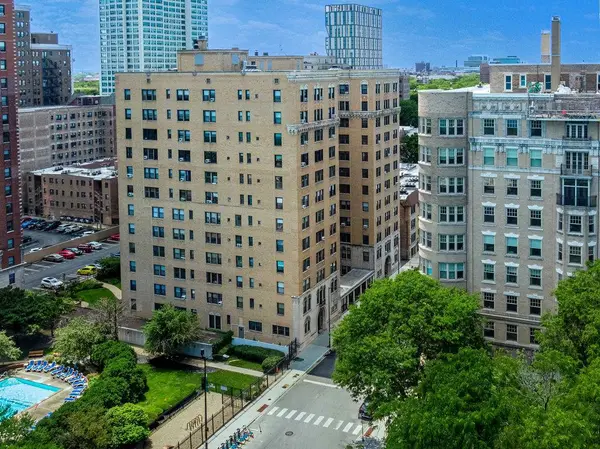 1755 E 55th ST #901, Chicago, IL 60615
