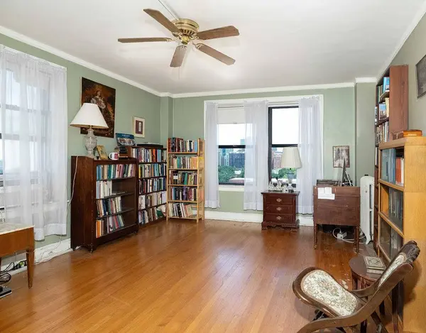 1755 E 55th ST #901, Chicago, IL 60615