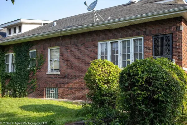 8001 S Oglesby AVE, Chicago, IL 60617