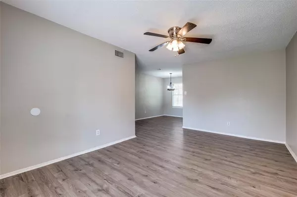 815 Thedford, Seagoville, TX 75159