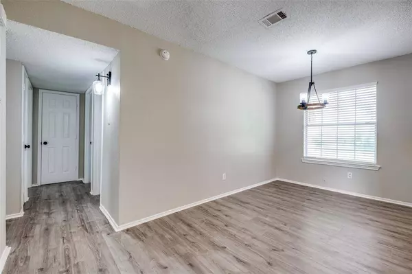 815 Thedford, Seagoville, TX 75159