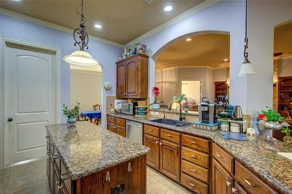 1066 Canyon Lake Road, Wills Point, TX 75169