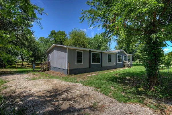 3910 High Land Drive, Lone Oak, TX 75453