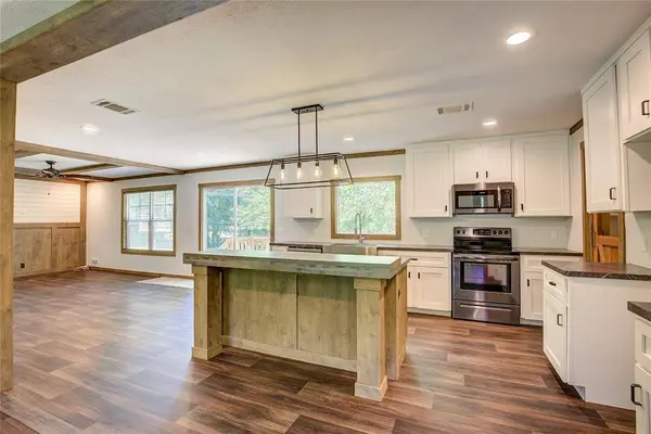 3910 High Land Drive, Lone Oak, TX 75453