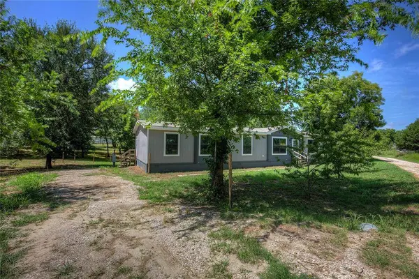 3910 High Land Drive, Lone Oak, TX 75453