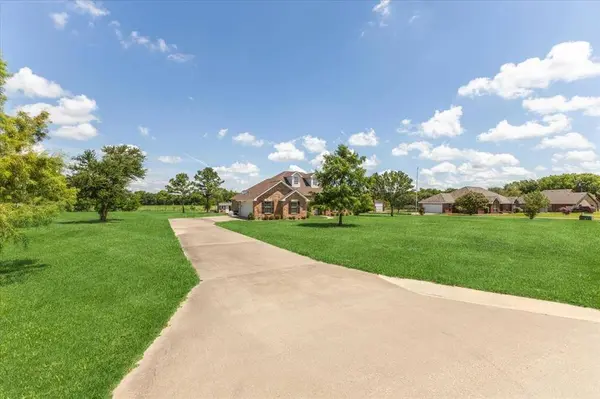 1062 Savannah Lane, Oak Ridge, TX 75142
