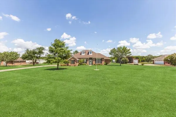 1062 Savannah Lane, Oak Ridge, TX 75142