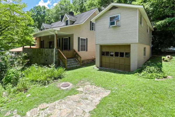 95 Cherokee AVE, Andrews, NC 28901