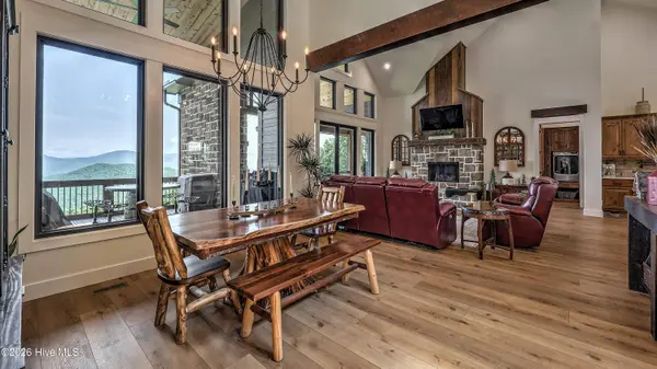 100 Little Den RD, Murphy, NC 28906