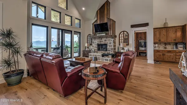 100 Little Den RD, Murphy, NC 28906