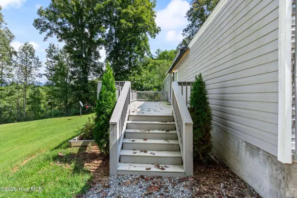 85 Wounded Knee LN, Hayesville, NC 28904