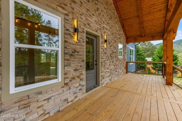 72 Hickory Nut LN, Murphy, NC 28906
