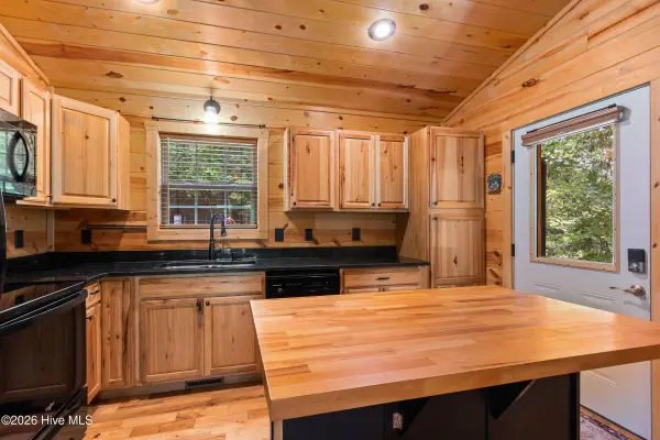 225 Dawsons LN, Murphy, NC 28906