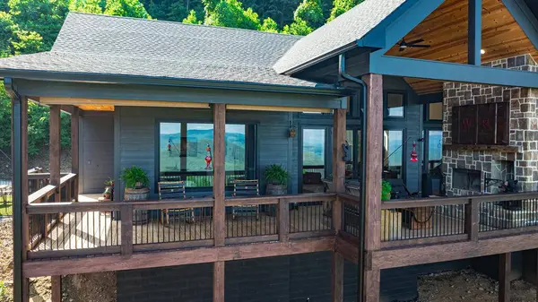 100 Little Den Lane, Murphy, NC 28906