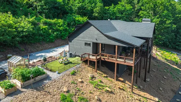 100 Little Den Lane, Murphy, NC 28906
