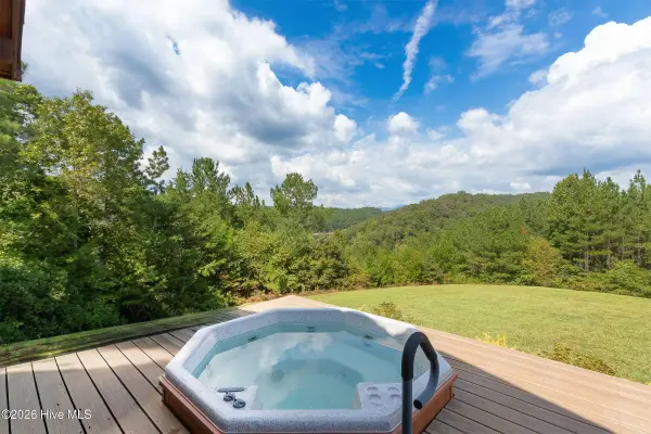 138 Foothill Estates LN, Murphy, NC 28906