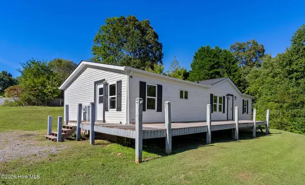 258 Bobcat LN, Warne, NC 28909