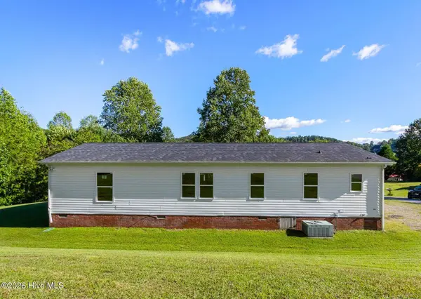 258 Bobcat LN, Warne, NC 28909