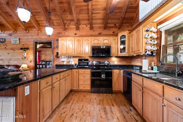 1608 Cardinal RD, Murphy, NC 28906