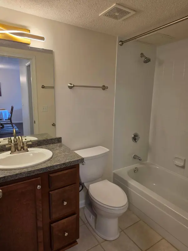 78 10th ST E #406, Saint Paul, MN 55101