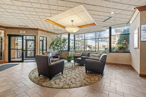 78 10th ST E #406, Saint Paul, MN 55101