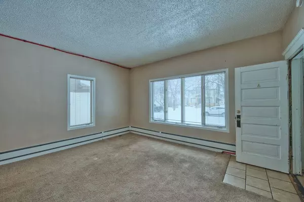 414 S 9th Ave, Virginia, MN 55792