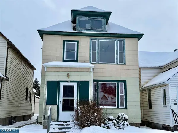 208 5th St S, Virginia, MN 55792