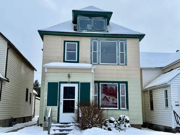 208 5th St S, Virginia, MN 55792