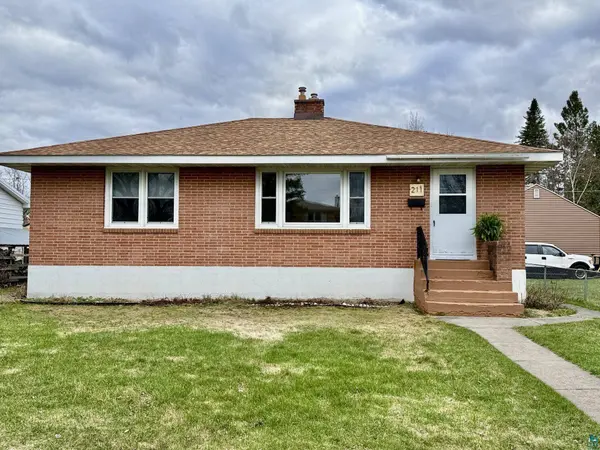 211 NW 10th St, Chisholm, MN 55719