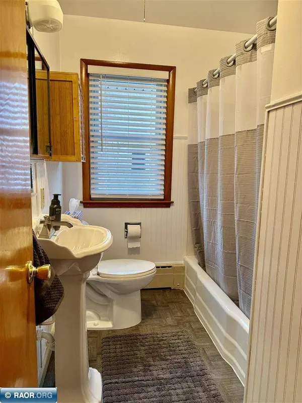 211 10th St NW, Chisholm, MN 55719