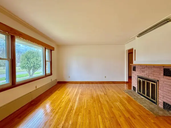 211 10th ST NW, Chisholm, MN 55719