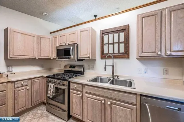 2506 E 21st Ave, Hibbing, MN 55746