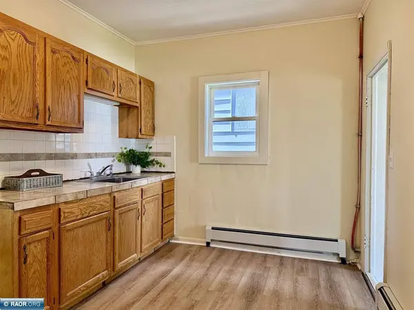 215 6th St S, Virginia, MN 55792