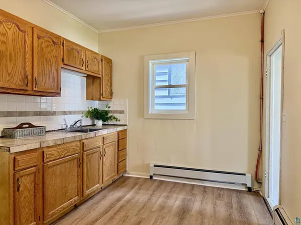 215 6th St S, Virginia, MN 55792