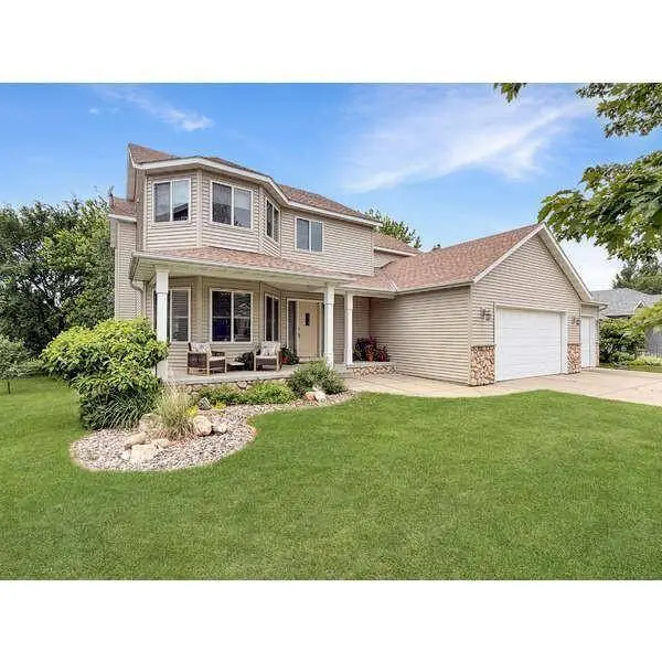1815 Star DR, Sauk Rapids, MN 56379
