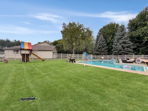 1910 Temminck Rd, Saint Cloud, MN 56301
