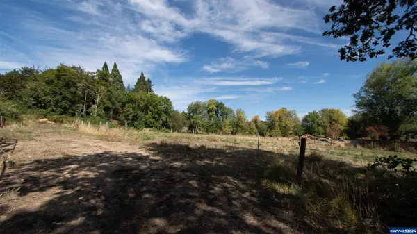 769 9th St, Philomath, OR 97370