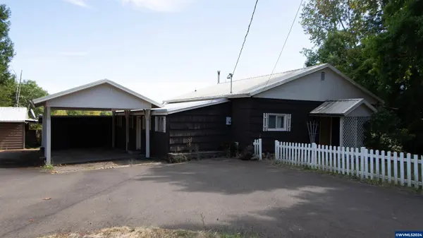 769 9th St, Philomath, OR 97370