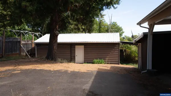 769 9th St, Philomath, OR 97370