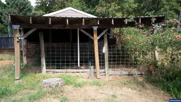 769 9th St, Philomath, OR 97370