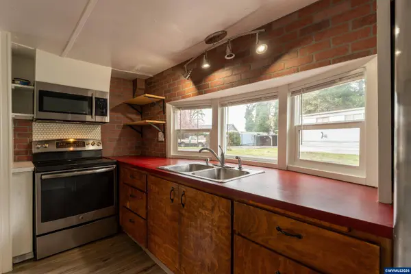 502 8th #17 St, Philomath, OR 97370