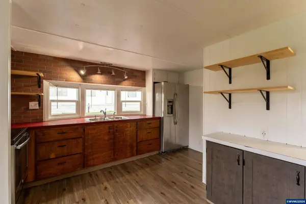 502 8th #17 St, Philomath, OR 97370