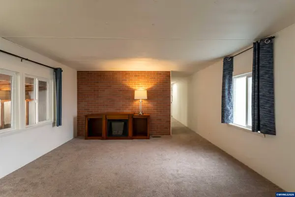 502 8th #17 St, Philomath, OR 97370