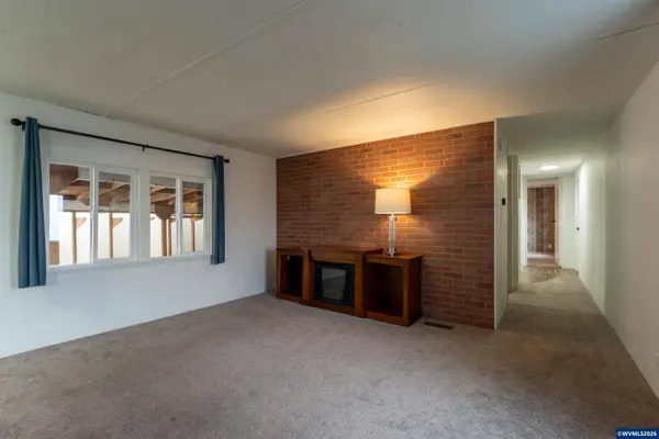 502 8th #17 St, Philomath, OR 97370