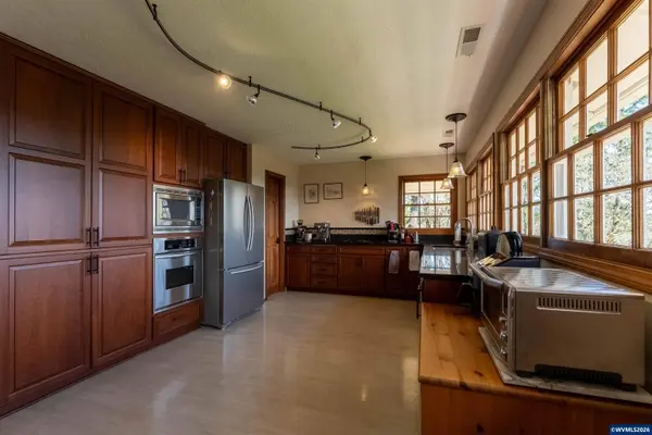 33941 Marys River Estates Rd, Philomath, OR 97370