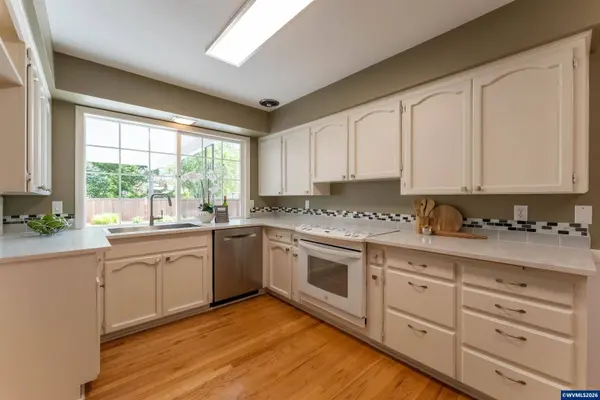 1235 Walnut St NE NE, Albany, OR 97321
