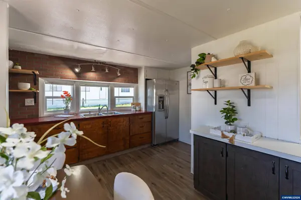 502 8th #17 St, Philomath, OR 97370